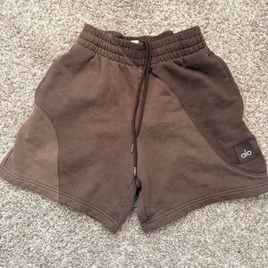 ALO Yoga Men's Dark Brown Athletic Shorts